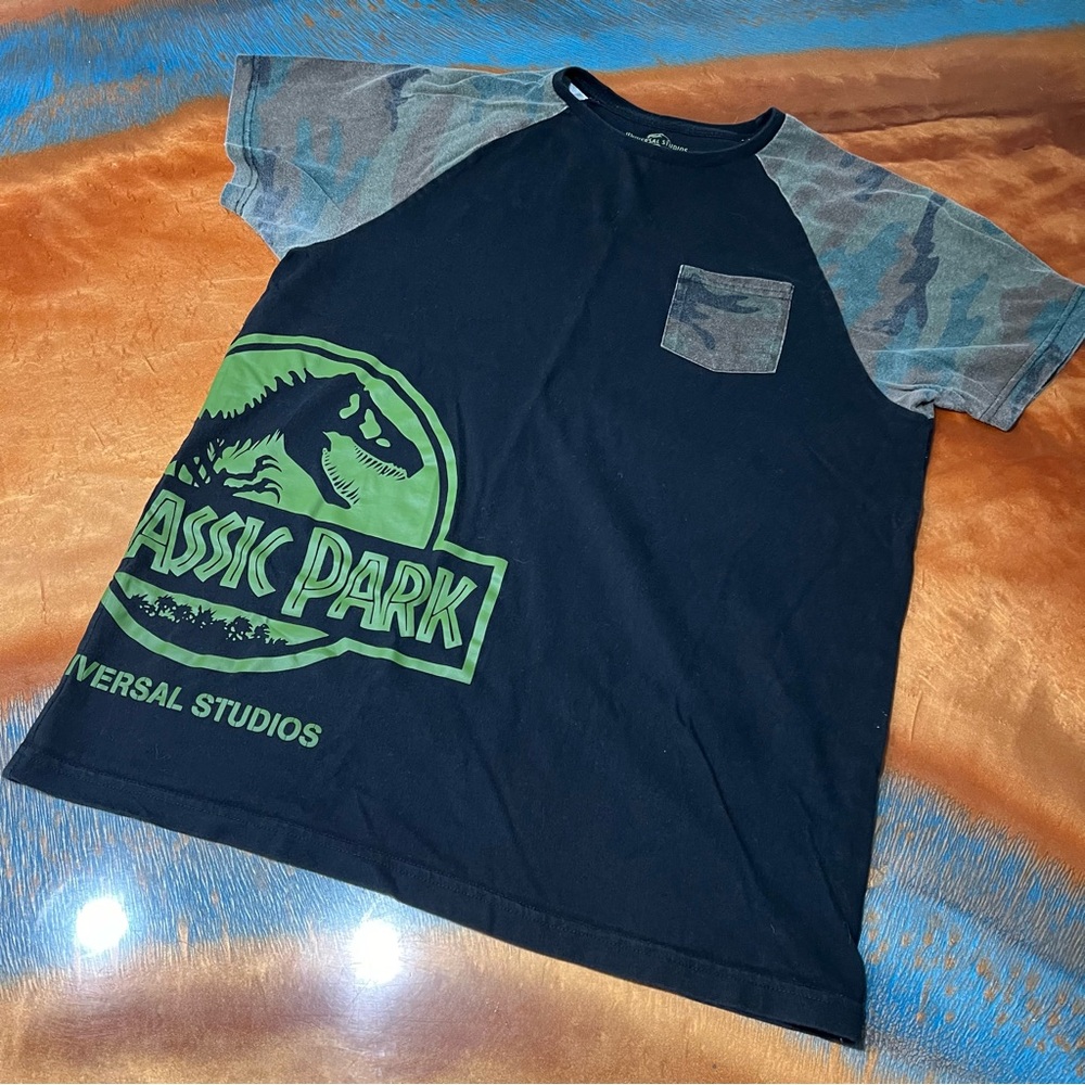 Universal Studios Jurassic Park pocket Tee shirt graphic logo Black camo Green